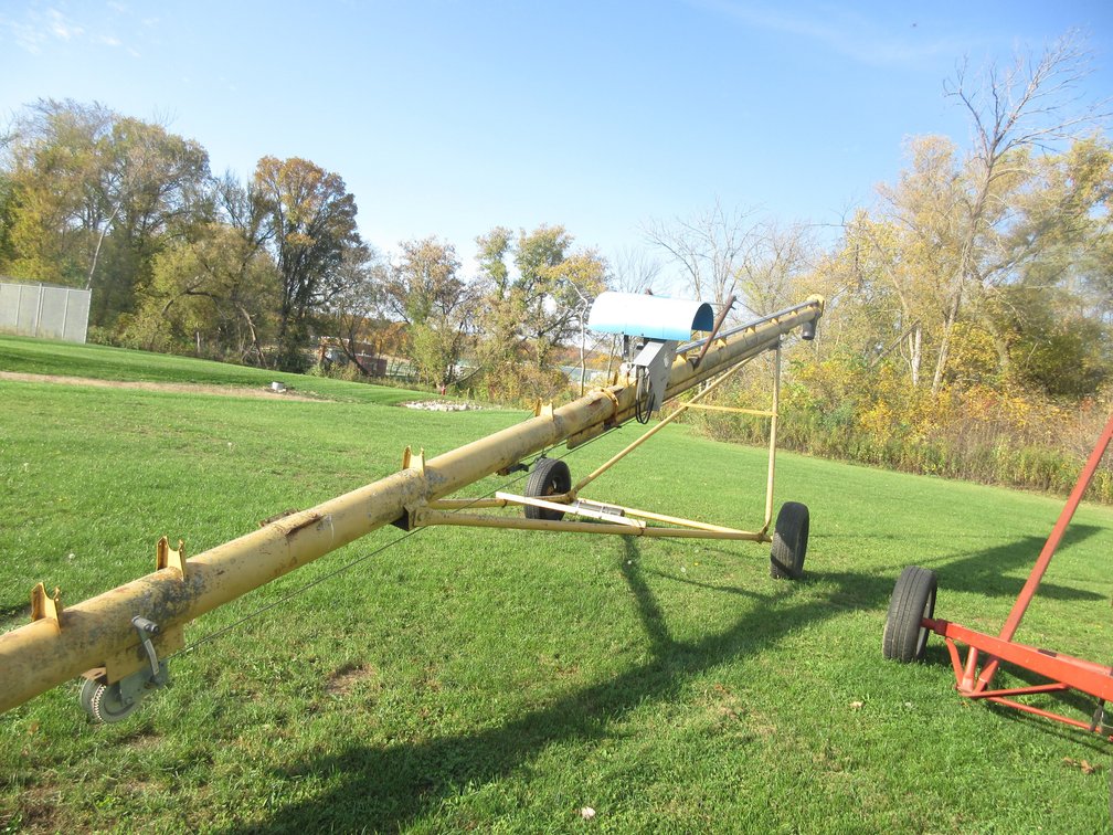 Alloway Rau GS20 electric grain auger on transport