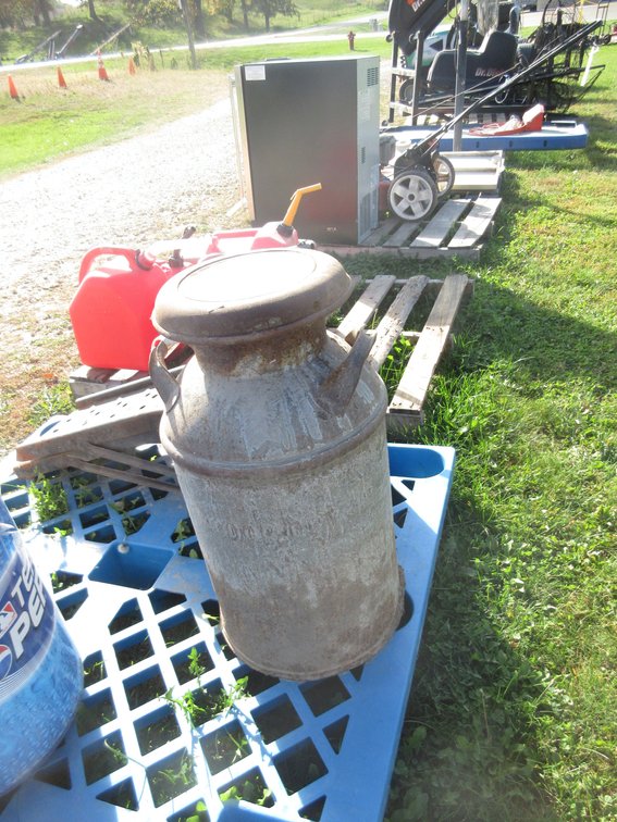Steel milk can with lid