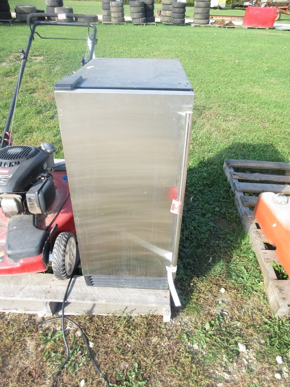 Summit Commercial built-in ice maker freezer