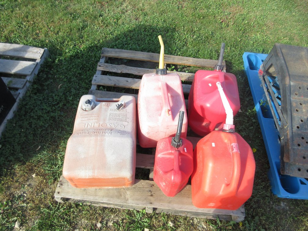 (5) Plastic gas cans