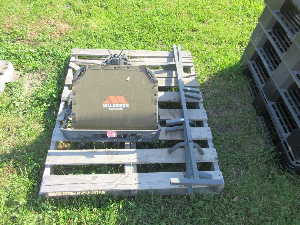 Millenium aluminum tree stand