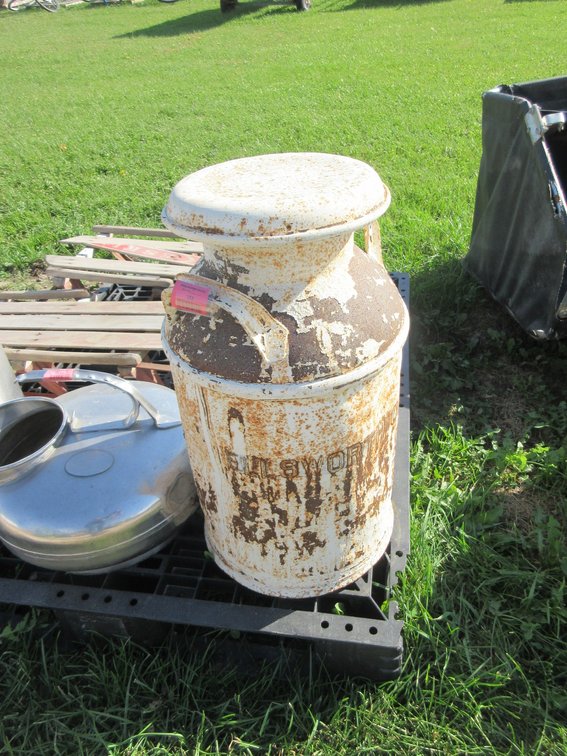 Steel milk can with lid