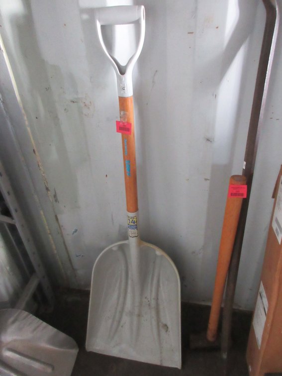 American Grain Hog plastic scoop