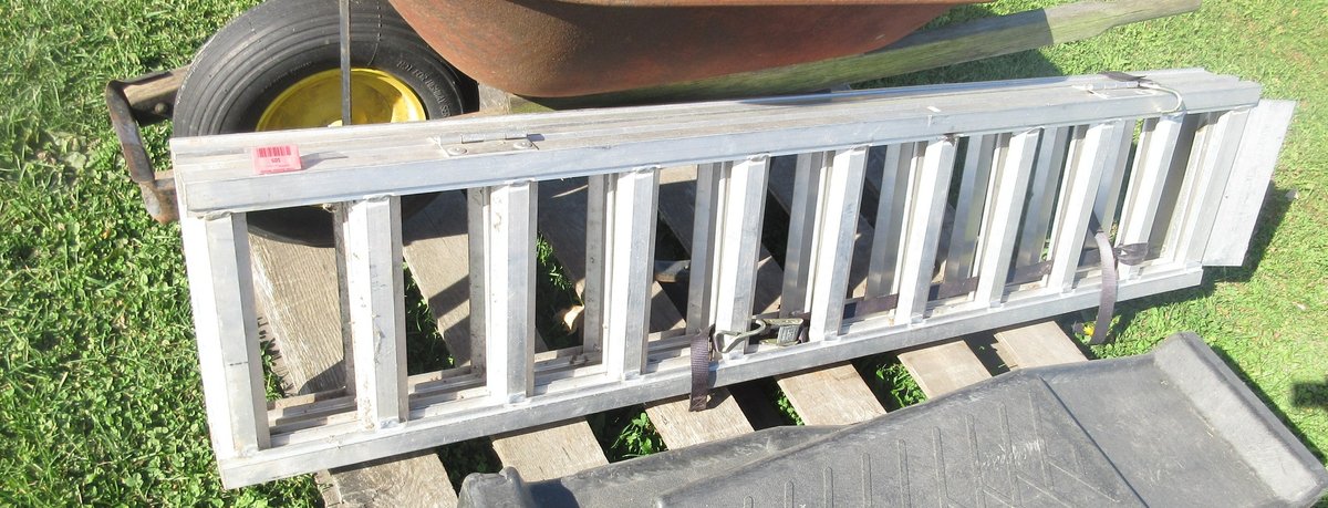 Aluminum folding ramp