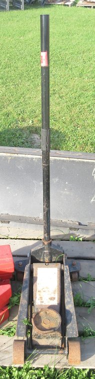Hydraulic floor jack