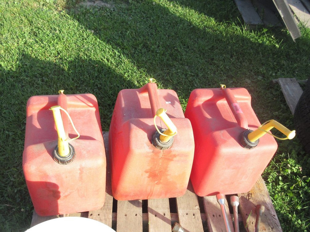 (3) Plastic gas cans
