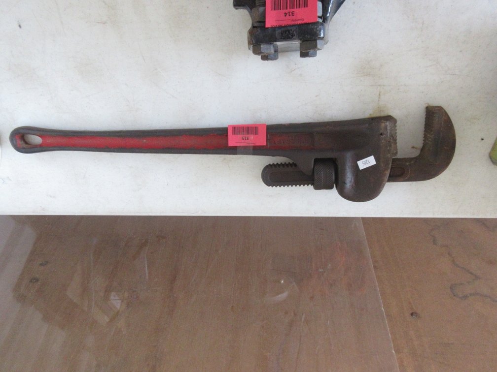 Pipe wrench