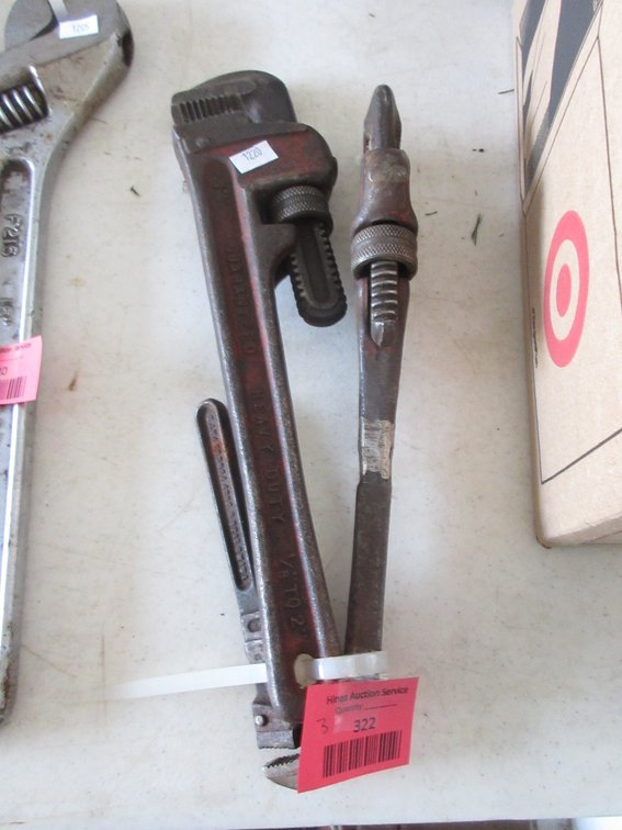 (3) Pipe wrenches