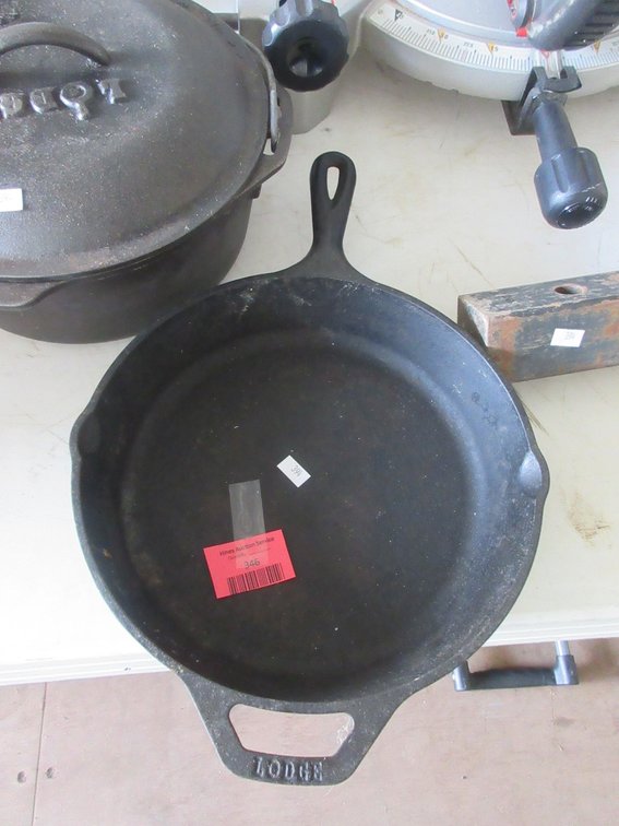 Lodge cast metal skillet