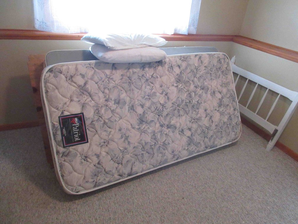 Twin bed set