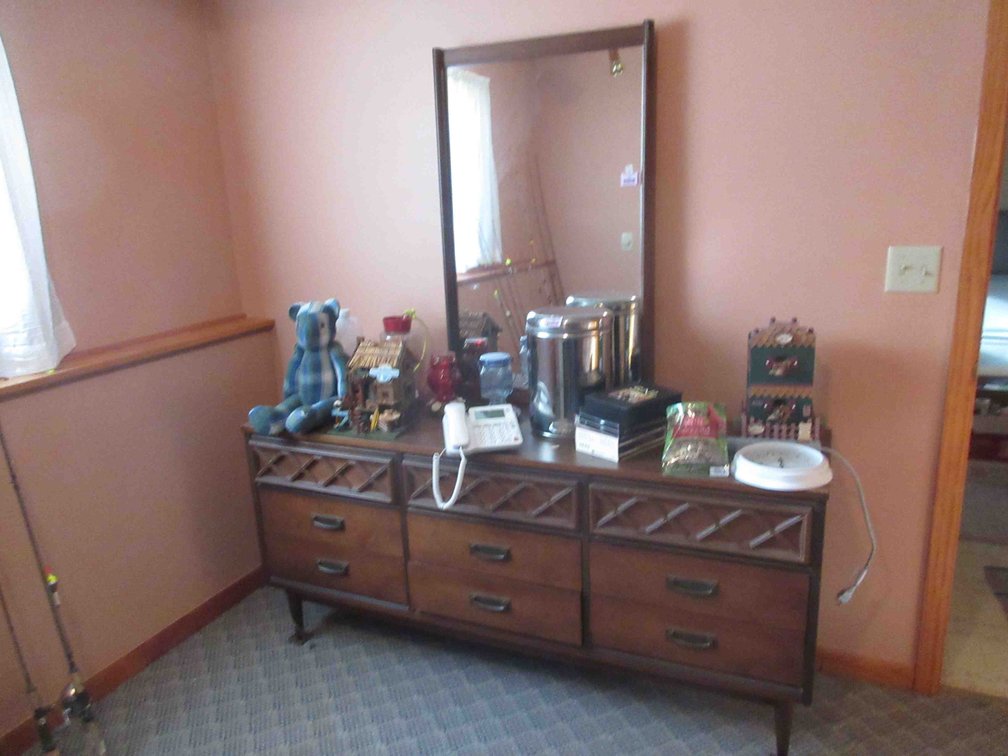 Vintage Bassett Furniture 9-drawer dresser with mirror