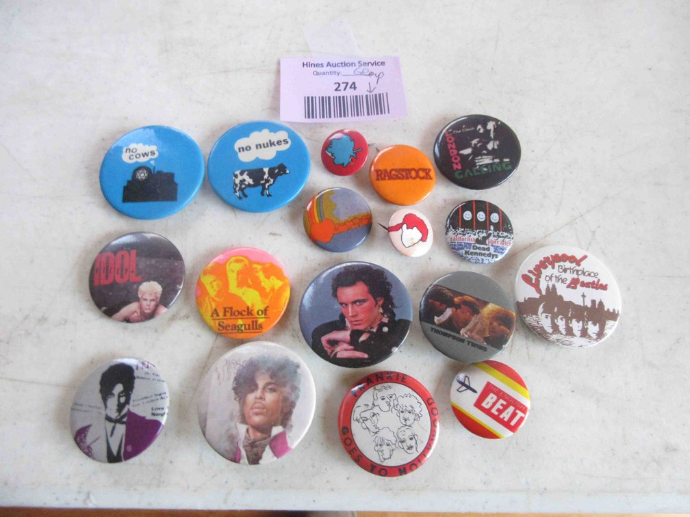 Group of vintage buttons