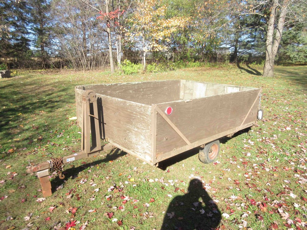 Single axle trailer with wood box