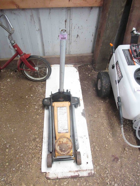Hydraulic floor jack