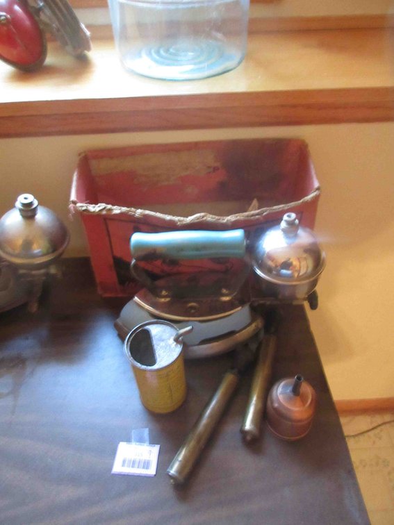 Coleman iron with accessories
