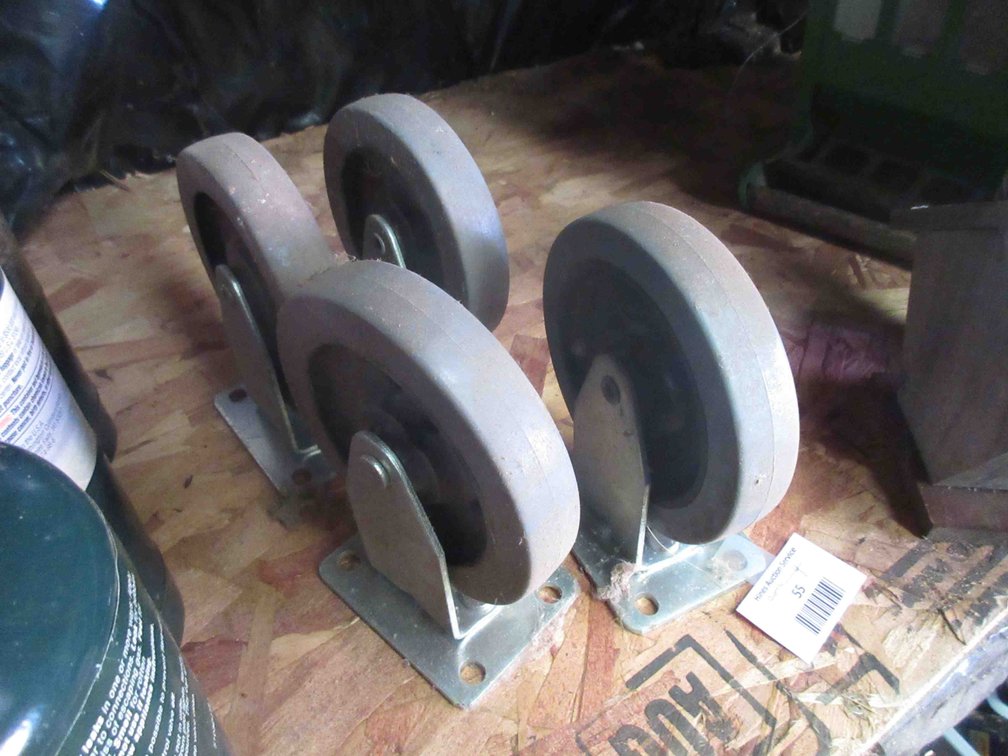 (4) Caster wheels