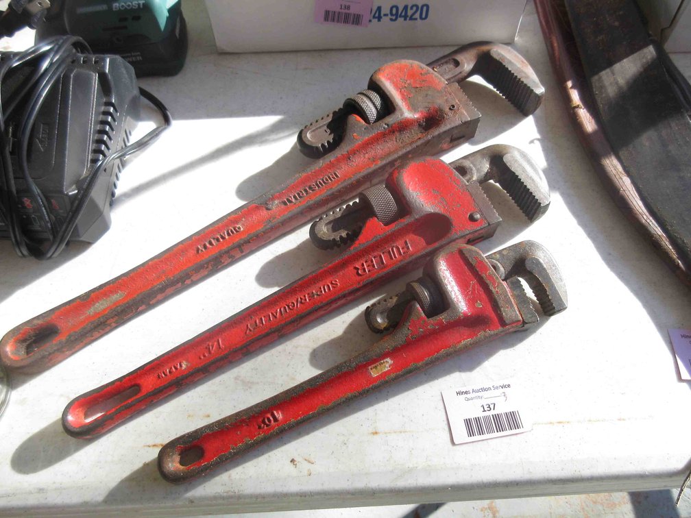 (3) Pipe wrenches