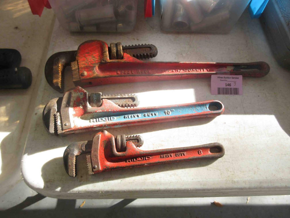 (3) Pipe wrenches