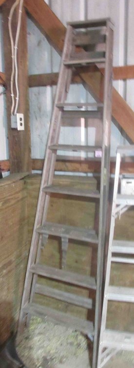 Wood step ladder