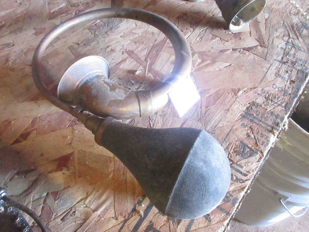 Brass auto horn
