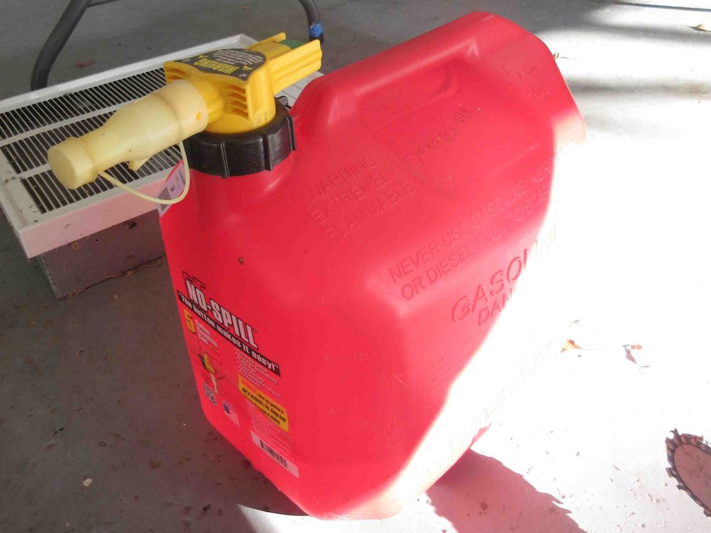 No-Spill plastic ga can