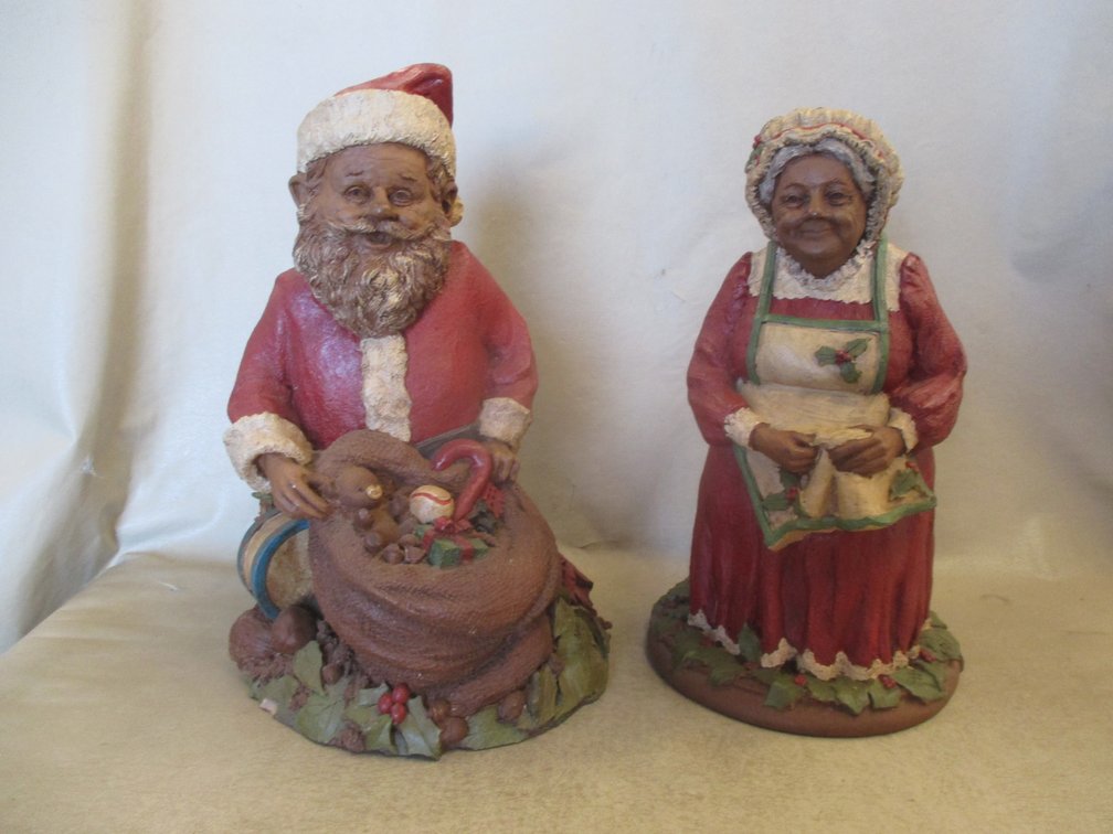 Clark Mr. and Mrs. Santa Clause figurines