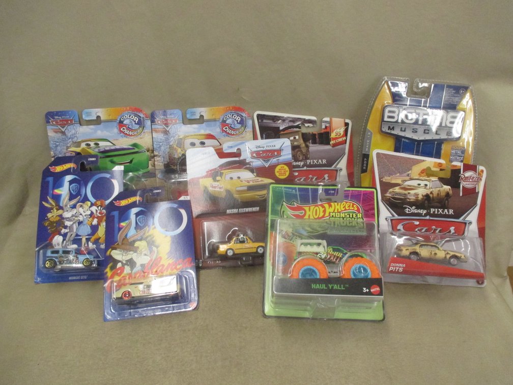 (9) Assorted Hot Wheels trucks and cars