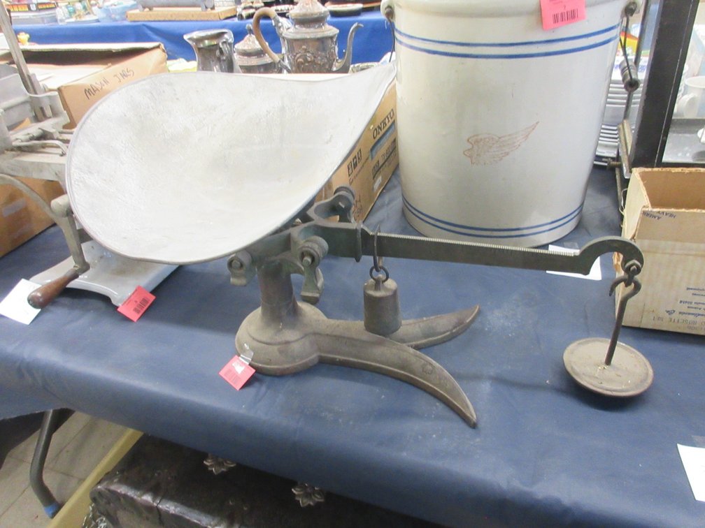 Antique store scale