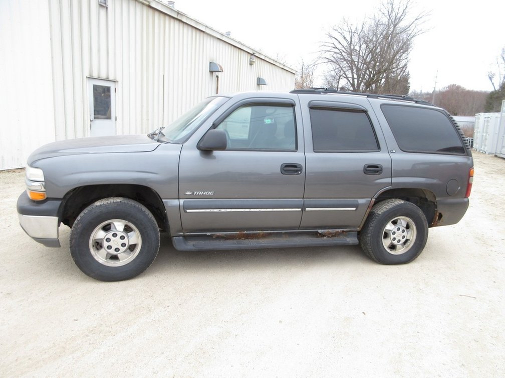 2002 Chevrolet Tahoe LE 4WD SUV (runs & drives - title & registration fees will be charged in addition)