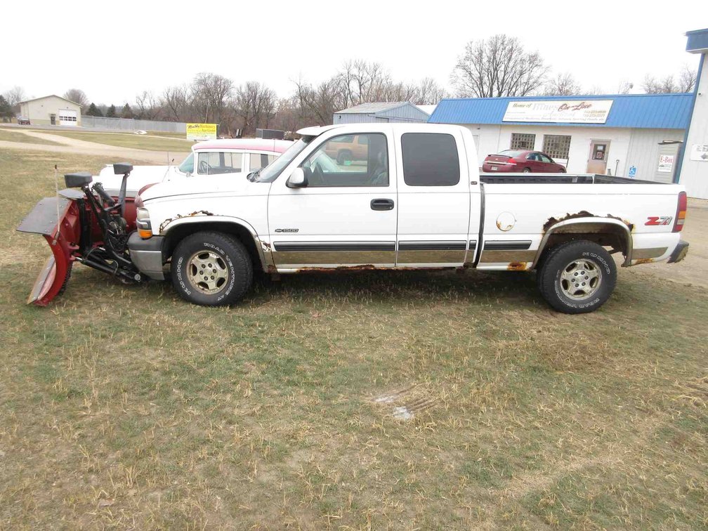 2000 Chevrolet 1500 Silverado LTZ 4x4 truck with plow (runs & drives - title & registration fees will be charged in addition)