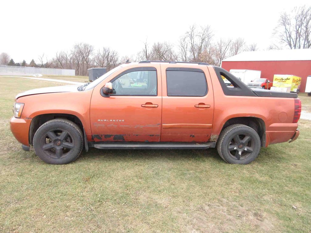 2007 Chevrolet Avalanche 4x4 truck (runs & drives - title & registration fees will be charged in addition)