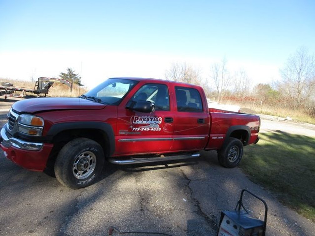 2005 GMC Sierra 2500HD 4x4 diesel truck (runs & drives - located in New Richmond, WI)