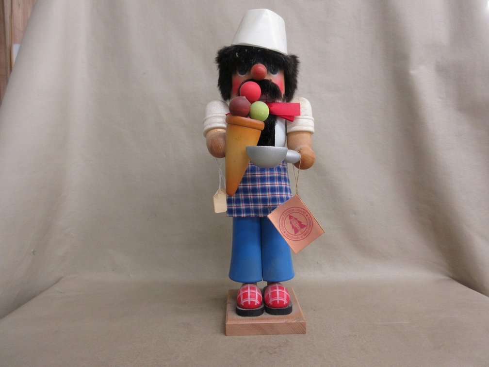 Holzkunst wood nutcracker