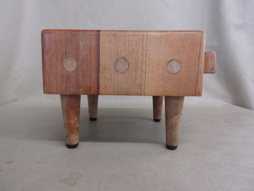 Wood block cutting board