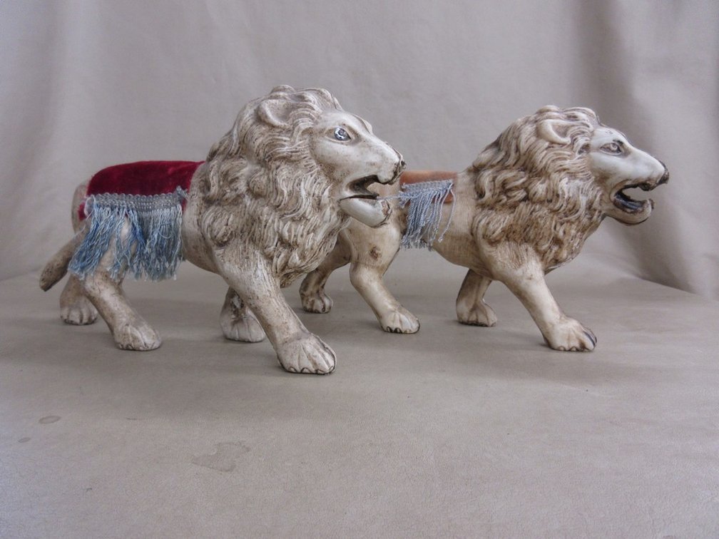 Pair of molded plastic Lion figurines