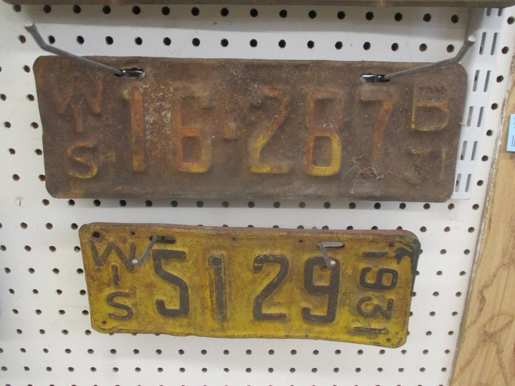 (5) 1931 Wisconsin license plates