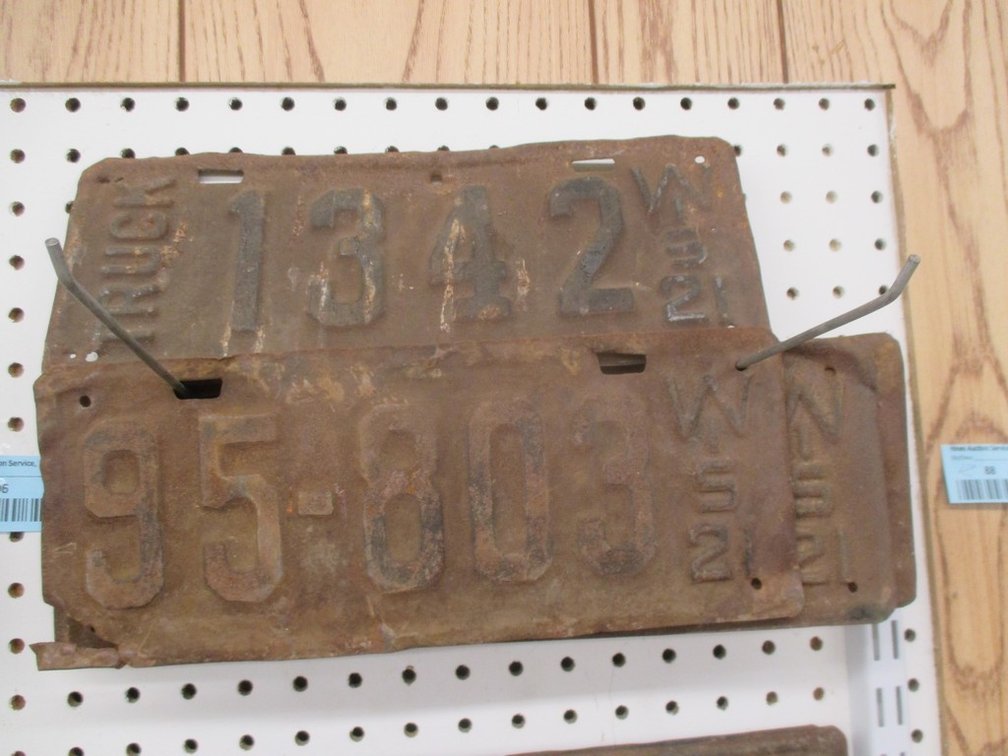 (4) 1921 Wisconsin license plates