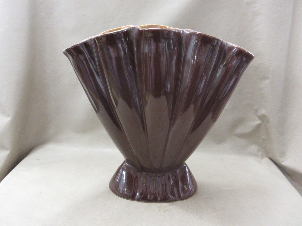 Red Wing Art Potter #416 vase