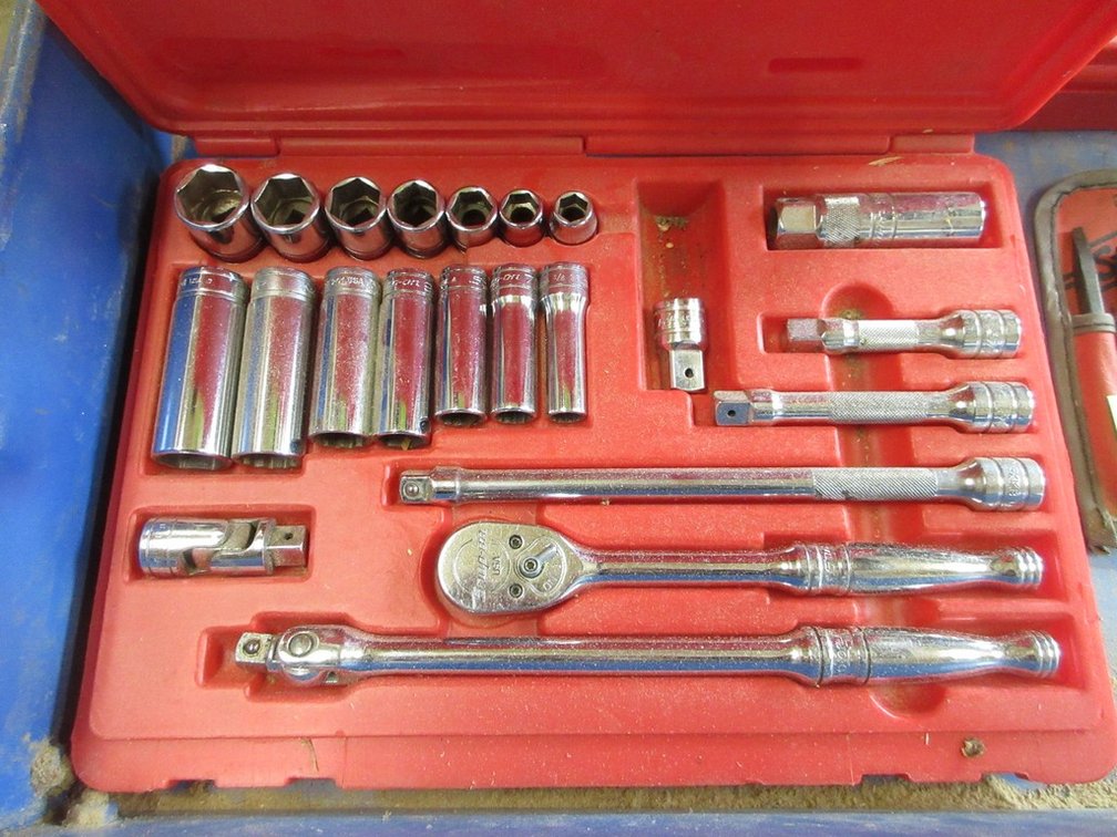 Snap-On 3/8" drive socket set in case