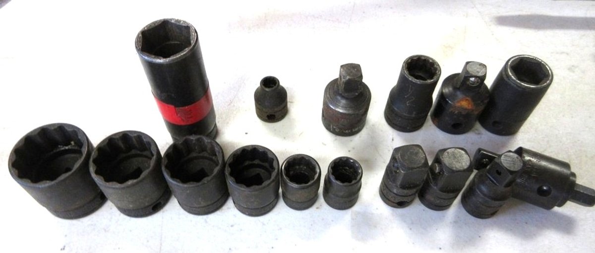 (16) Snap-On impact sockets