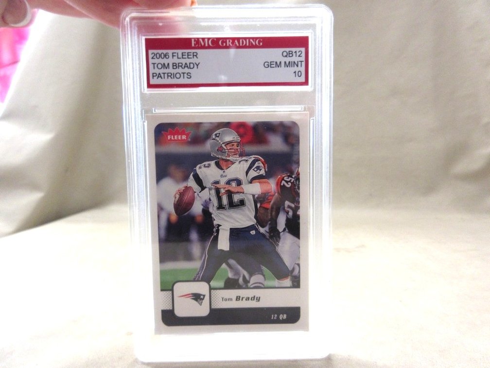 Tom Brady 2006 FLEER #QB12 card