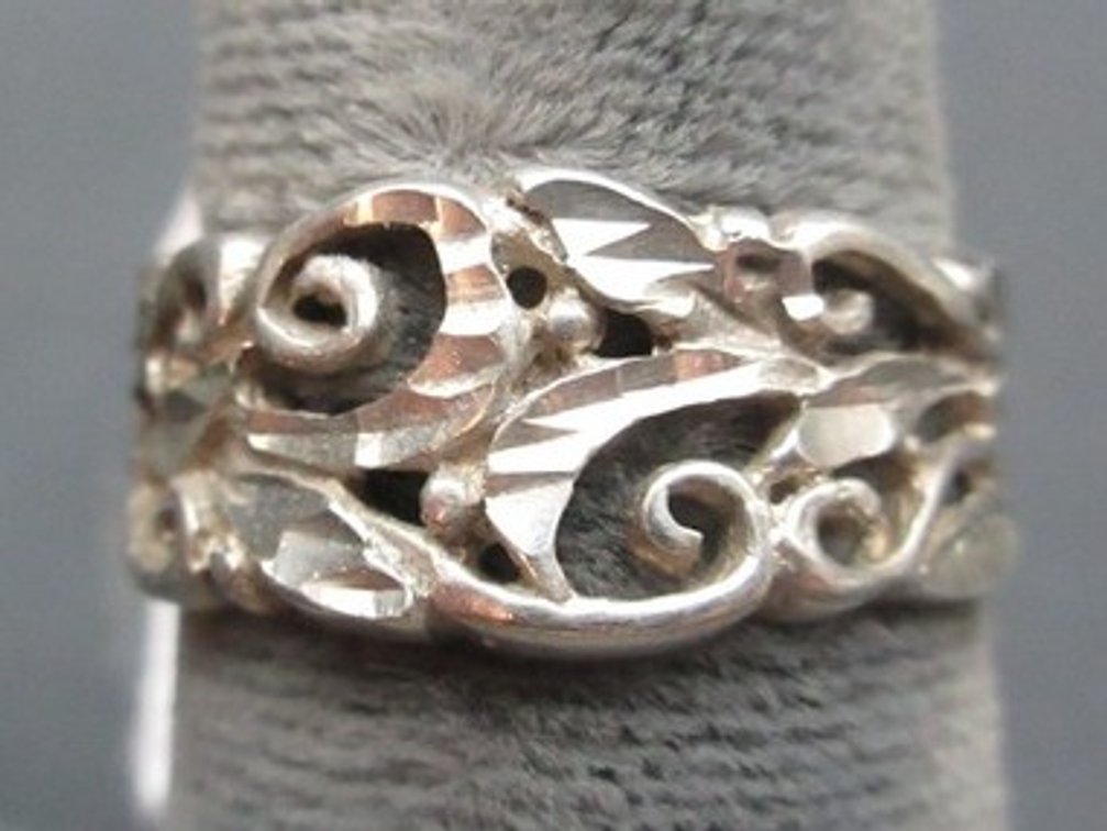 .925 Marked silver diamond-cut filigree ring