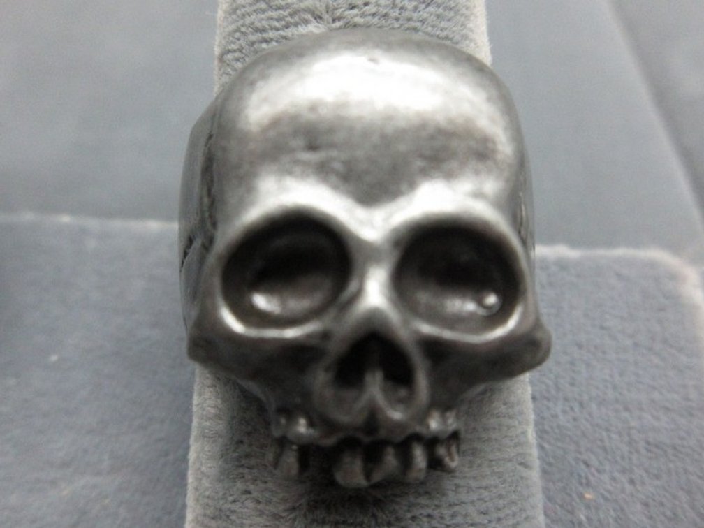 Unmarked skull ring
