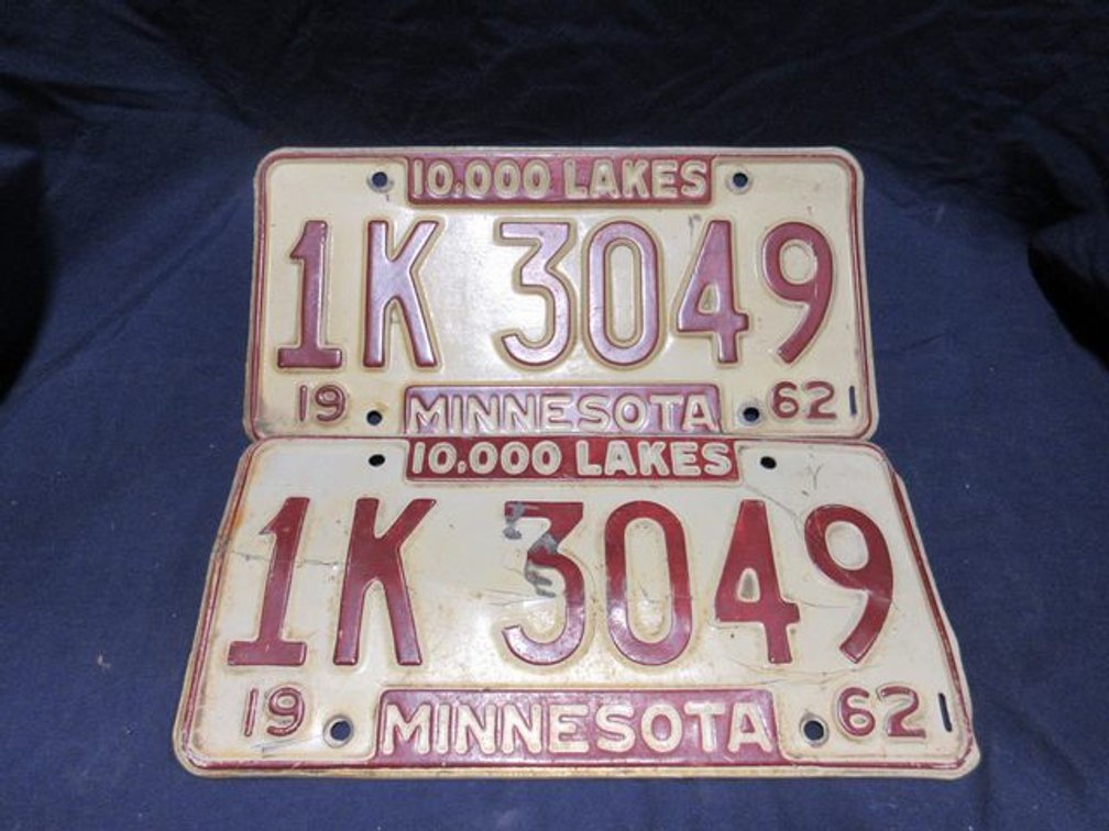 (2) 1962 Minnesota license plates
