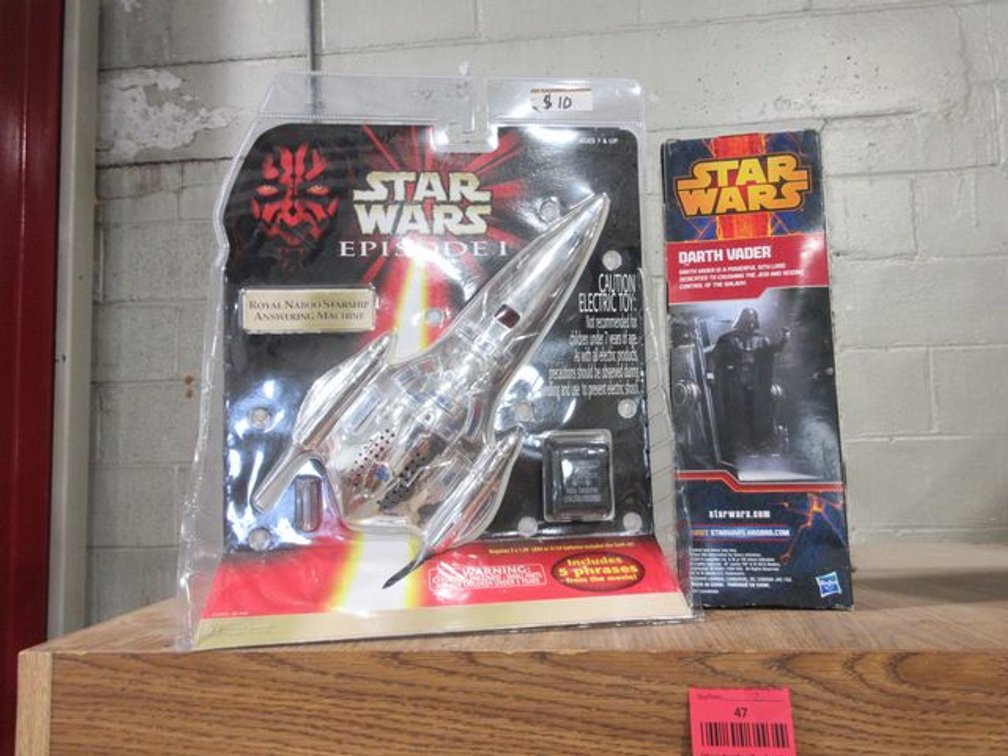 (2) Star Wars collectibles