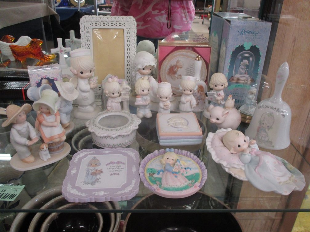 Group of Enesco porcelain 