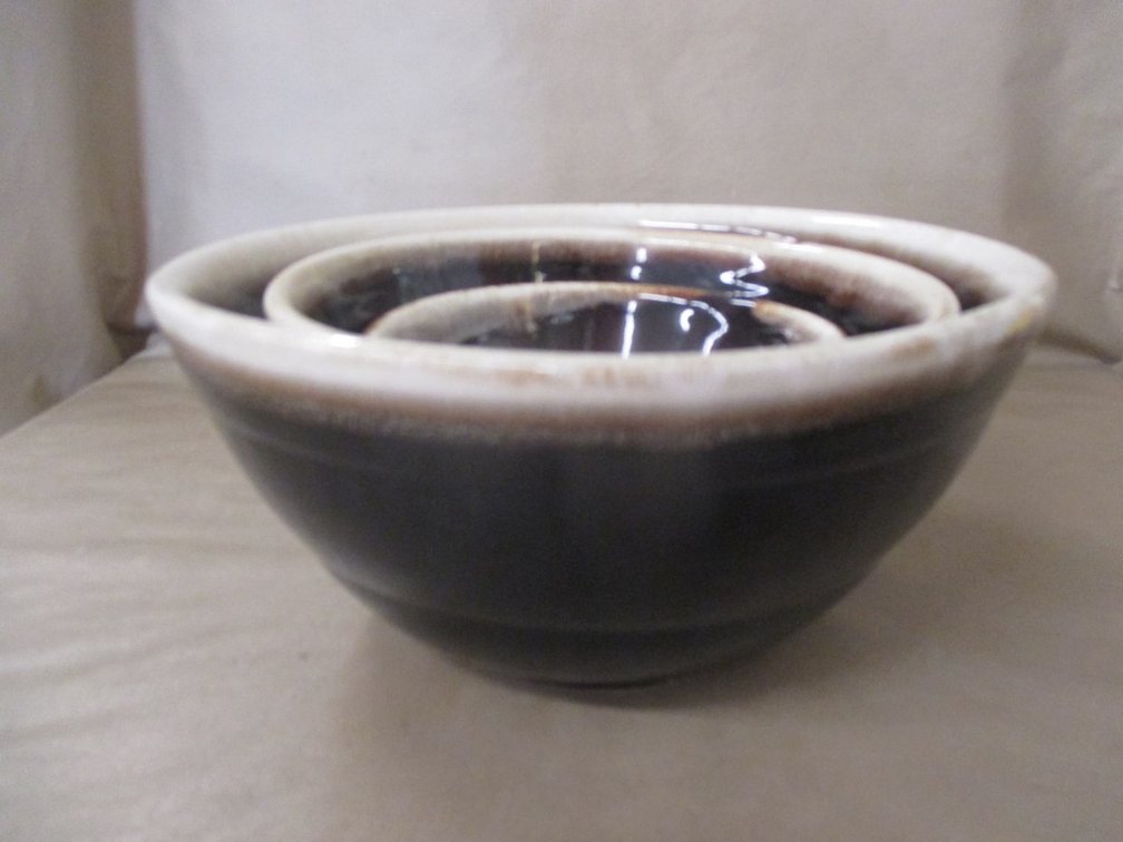 Set of Brown Drip mixing bowls