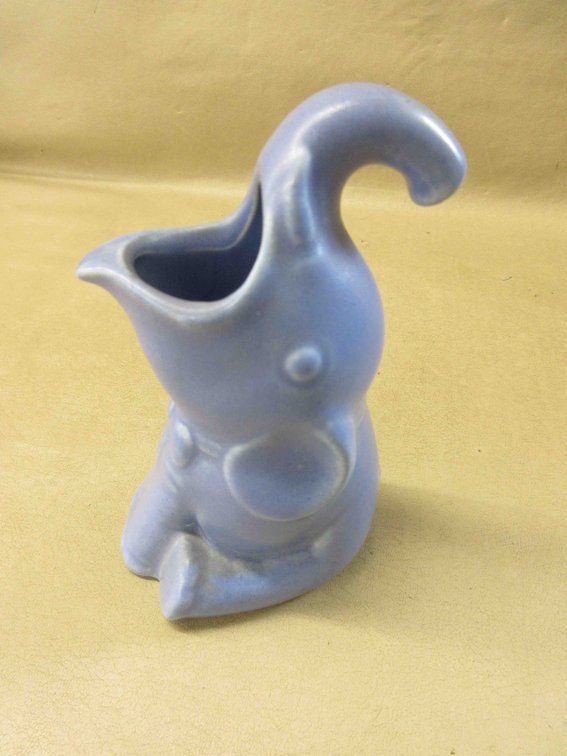 Red Wing Pottery #875 blue Elephant ash receiver
