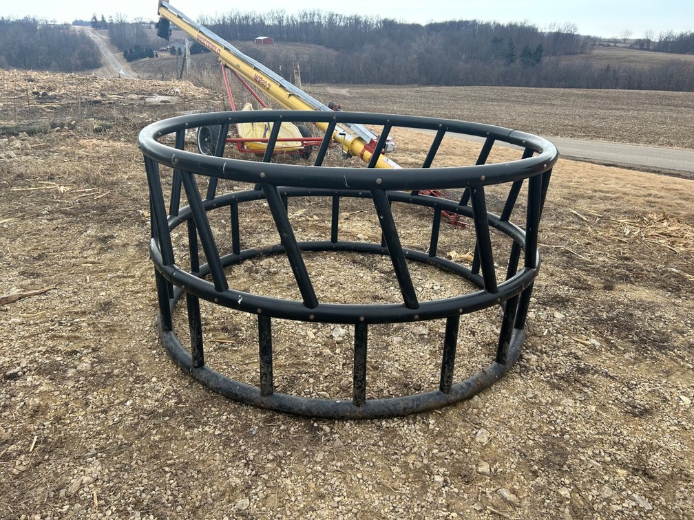 Poly round bale feeder