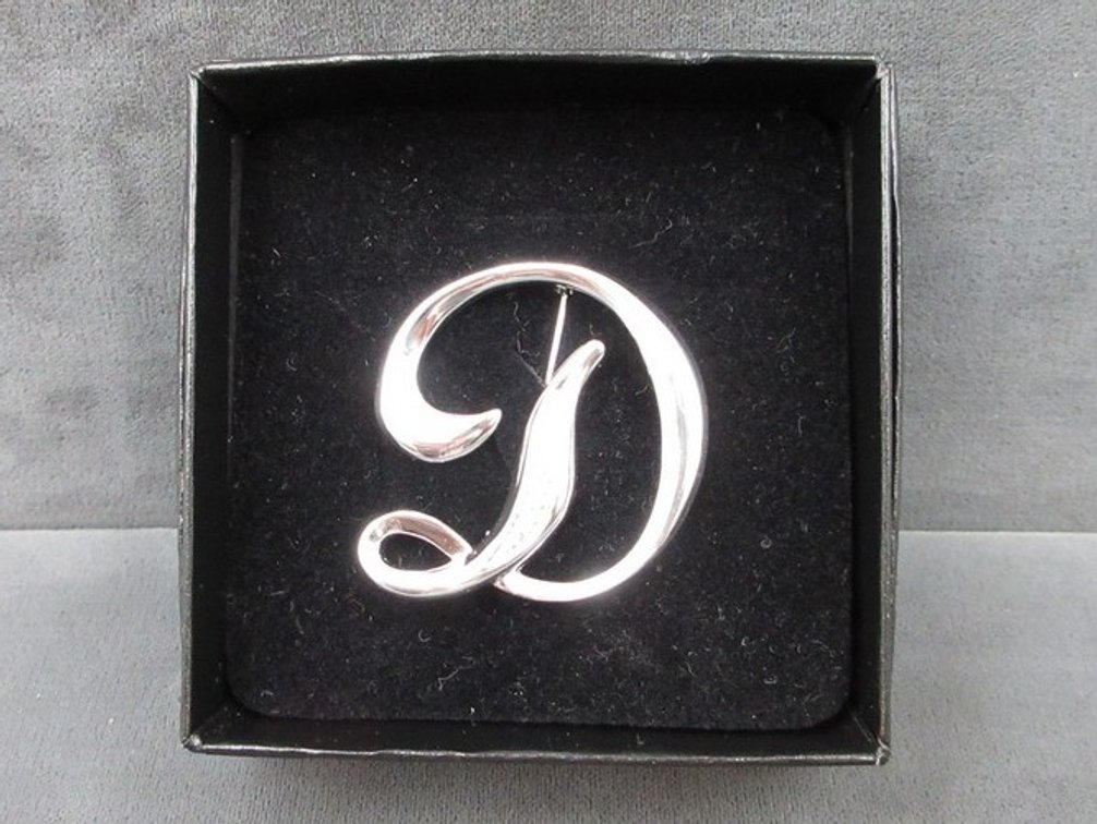 "D" Vintage sterling .925 letter brooch